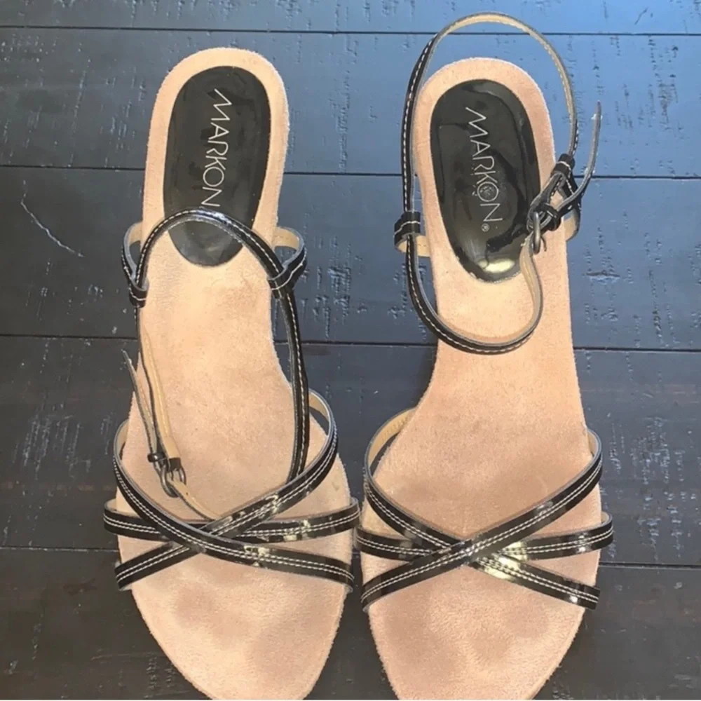 Excellent Preowned Condition Markon Wedge Size 10W Shoes very Cute design.